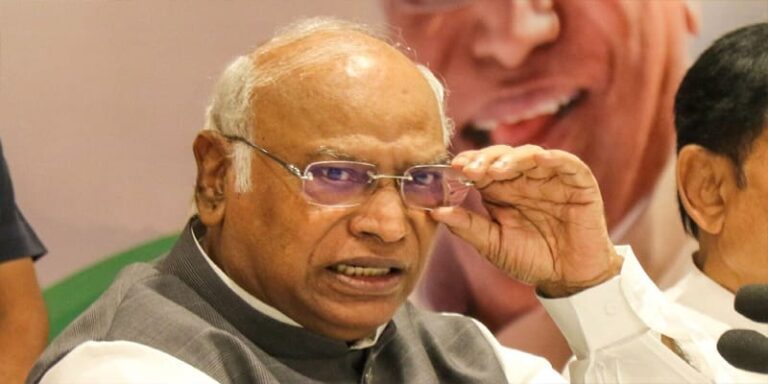Maha Parivartan Needed: Kharge Says BJP Left Maharashtra Farmers in Distress