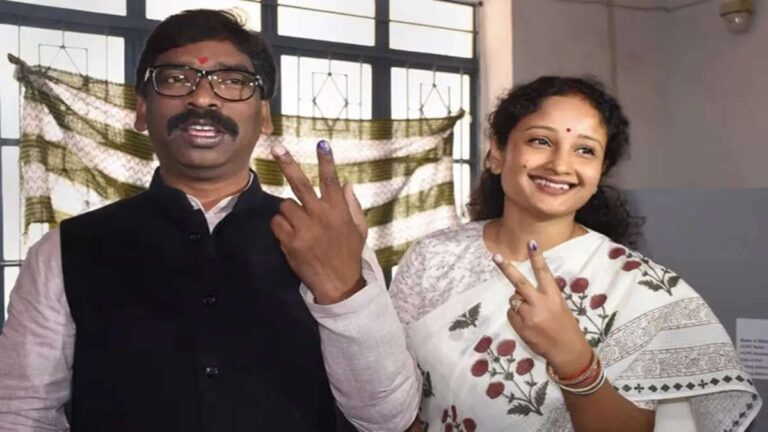 JMM Unveils Power Duo: Hemant Soren and Kalpana Set for Assembly Battle!”