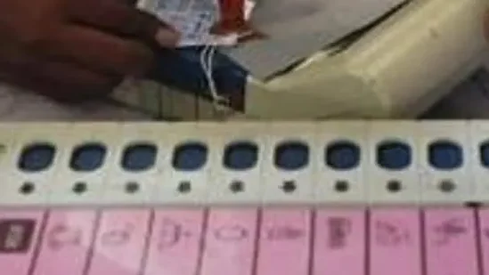 Maharashtra Assembly Elections 2024: Surge in Independent Candidates Could Disrupt Both Major Alliances Maharashtra Assembly Elections 2024: Surge in Independent Candidates Could Disrupt Both Major Alliances