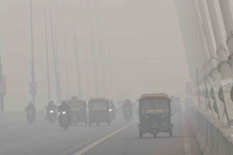 Noida Schools Suspend Physical Classes in Gautam Buddha Nagar Amid Severe Air Quality Concerns