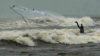 Cyclone Fengal Nears Tamil Nadu: Flights Disrupted, Red Alert Issued for Coastal Regions