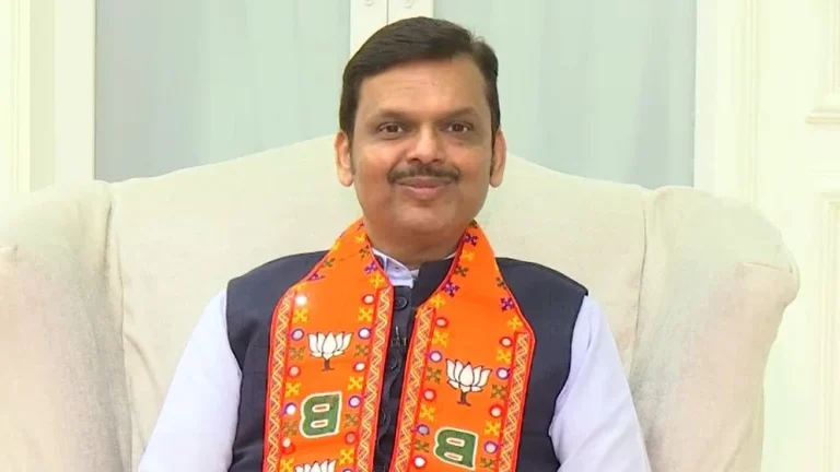 Fadnavis Unites Pune BJP Rebels Ahead of Upcoming Elections