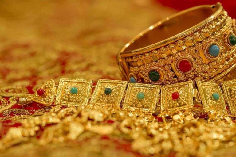 Gold Futures Climb to Rs.74,396 Amid Strong Demand