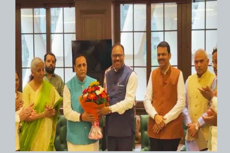 BJP Legislative Party Meeting in Mumbai: Key Decisions Ahead of Swearing-In