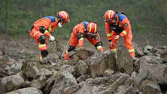 Sichuan Landslide Rescue: 29 Missing After Disaster