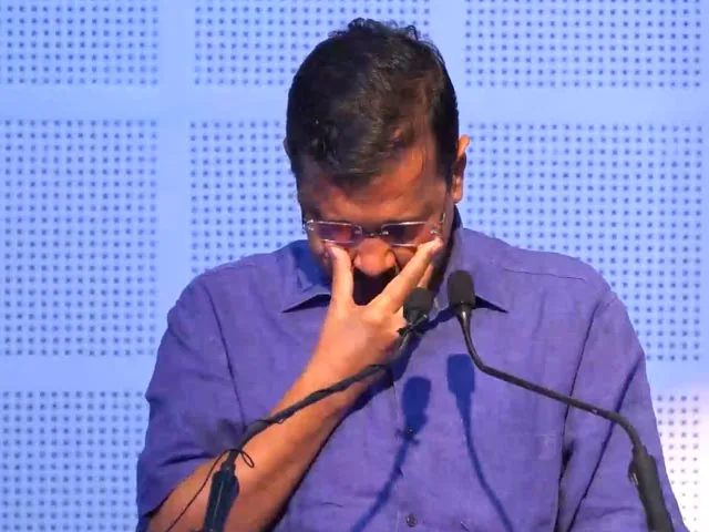 Delhi CM Office Employees Detained with Cash Before Polls