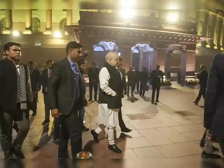 Amit Shah Reviews J&K Security, Orders Strict Action on Terrorism