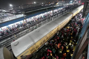 New delhi railway station train delays