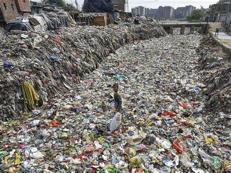 Taimoor nagar demolition 2025: residents left restless & homeless