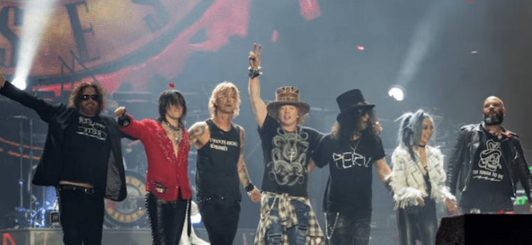 Epic Electrifying Moments: Guns N’ Roses Returns to Mumbai After 13 Years, Igniting Rock Fever Across India