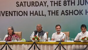 Congress On Shashi Tharoor