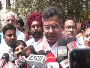 BJP seeks removal of AAP hoardings