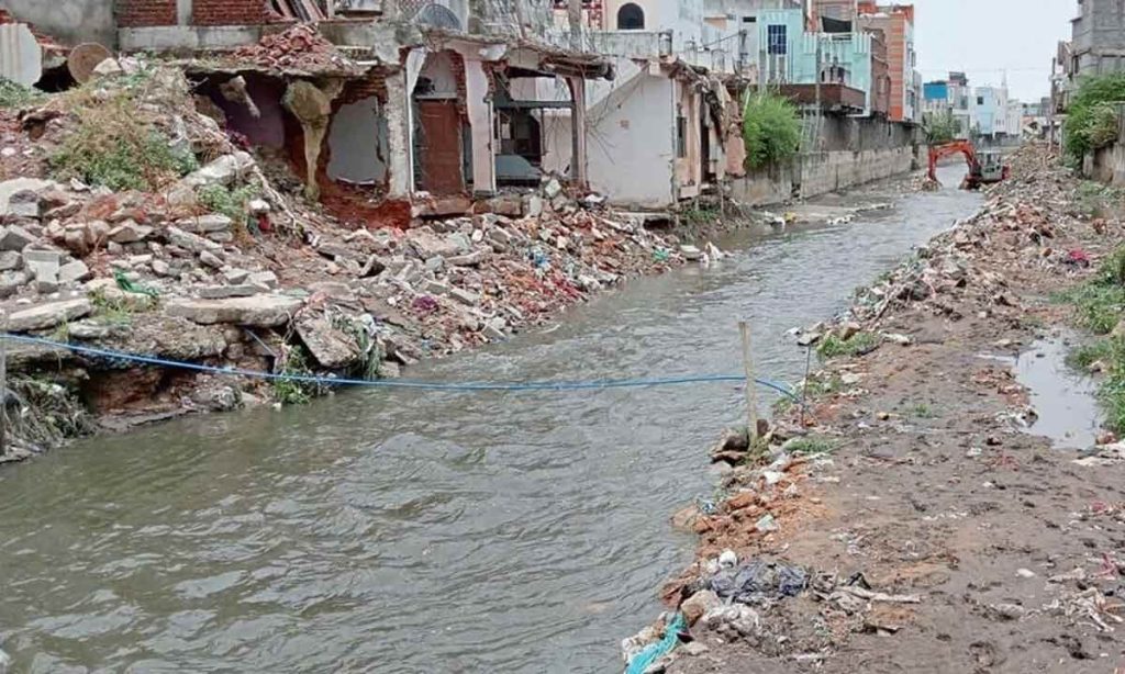 Taimoor nagar demolition 2025: residents left restless & homeless