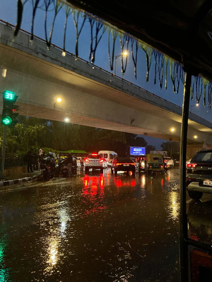 5 powerful impacts of rainfall, thunderstorms, and gusty winds on delhi-ncr after dust storms