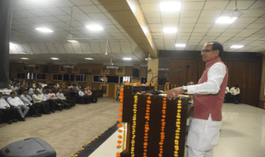 UNION AGRICULTURE MINISTER SHRI SHIVRAJ SINGH CHOUHAN REVIEWS GROUNDBREAKING INNOVATIONS AT ICAR-CIAE BHOPAL; REAFFIRMS COMMITMENT TO FARMER-CENTRIC MECHANIZATION AND INCLUSIVE TECHNOLOGY TRANSFER | June 2025