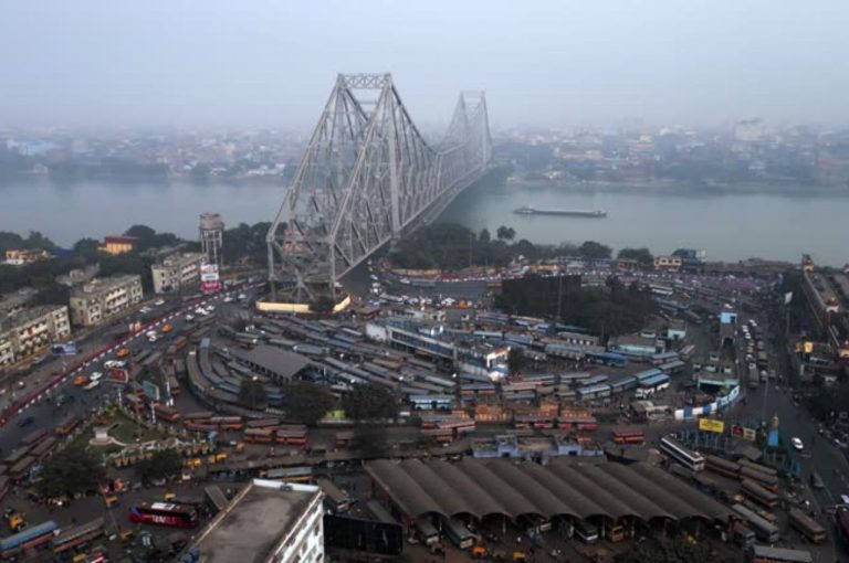 Kolkata Vehicle Boom Raises Alarm: 1.4 Lakh New Registrations in Six Months Spark Green Concerns