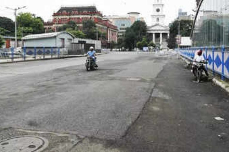 Kolkata Road Repairs Begin as KMC Responds to Monsoon Damage Across City