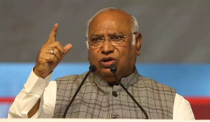 Karnataka Power Tussle: Kharge Promises Swift Resolution Before December Karnataka Power Tussle: Kharge Promises Swift Resolution Before December