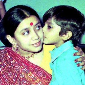 Childhood picture of Vikram Bhatt with her mother