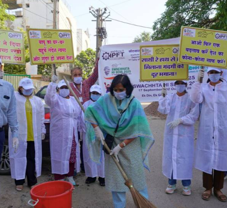 Department of Chemicals and Petrochemicals (DCPC) Officials Lead Shramdaan under Swachhotsav 2025 at Gurugram