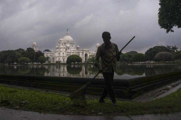 Cyclone Montha Weakens After Landfall But Brings Torrential Rains Across Bengal and Neighbouring States: IMD Issues Heavy Rainfall Warnings, Advises Vigilance