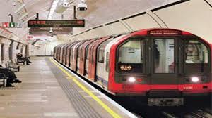 British Vlogger Delhi Metro
