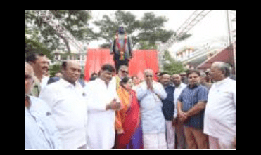 Siddaramaiah’s Grand Tribute to D. Devaraj Urs in Mysuru: 8 Inspiring Echoes of a Visionary Soul