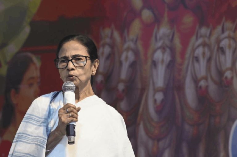 Mamata Banerjee SIR Protest: Fierce Warning to BJP and Election Commission Mamata Banerjee SIR Protest: Fierce Warning to BJP and Election Commission