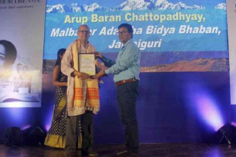 Inspirational Teacher in West Bengal: Students’ All-Time Favourite ‘Sir’ Wins Hearts On and Off the Stage