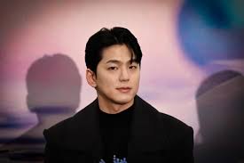 Singles Day fashion gains attention as Mingue joins top winners in a special magazine cover feature in 2025