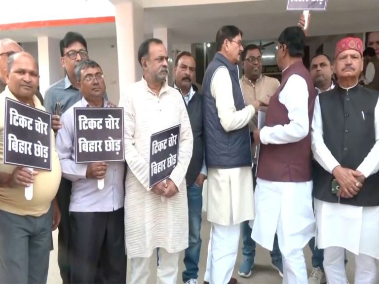 Bihar Congress Workers Protest: Explosive Demonstrations Target Party Leadership After Loss
