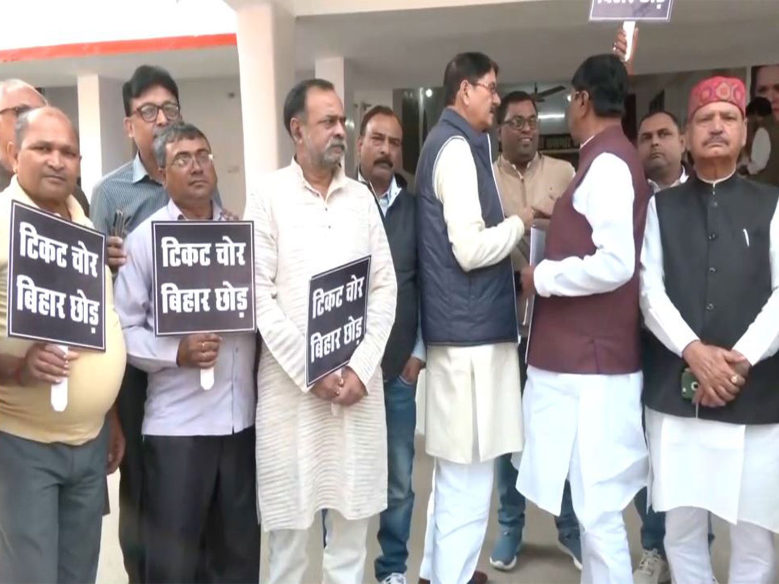Bihar Congress Workers Protest: Explosive Demonstrations Target Party Leadership After Loss