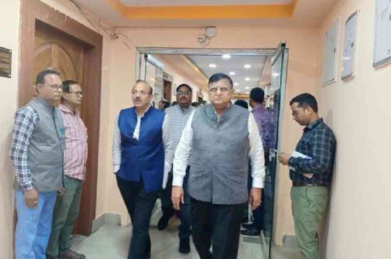 Election Commission Alert: 5 Critical Issues in 1.67 Crore Suspicious Voter Forms in West Bengal Election Commission Alert: 5 Critical Issues in 1.67 Crore Suspicious Voter Forms in West Bengal