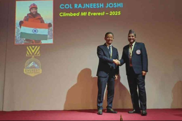 Sherpas Honored by Himalayan Mountaineering Institute