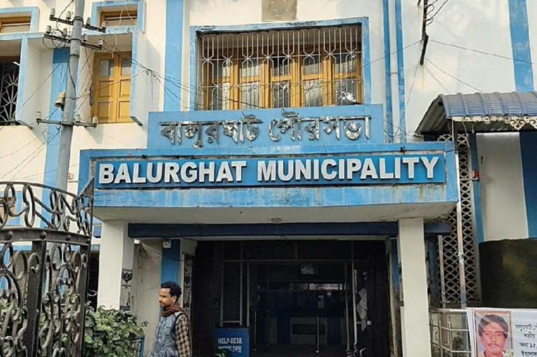 Balurghat Trinamool Congress Factionalism – Detailed Analysis of Councillors’ No‑Trust Motion Against Civic Chief, Political Fallout, and Governance Lessons in Bengal