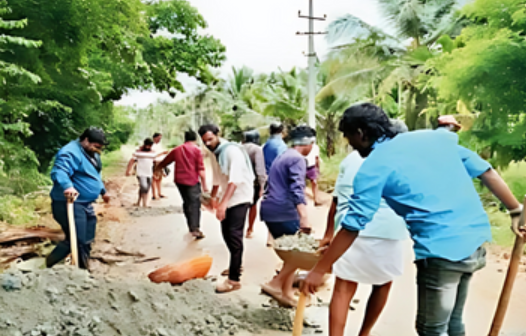 Labour Colony Residents in Kudremukh Repair Road Themselves: 1 Bold Move