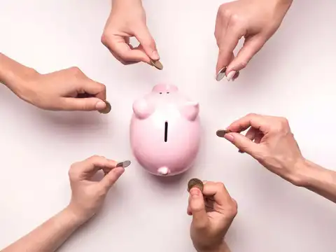 Saving Tips reveal a new shift as Indians reconsider buying costly smartphones in 2025 Saving Tips reveal a new shift as Indians reconsider buying costly smartphones in 2025