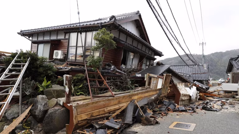Japan Earthquake: Powerful 7.5 Magnitude Tremor Injures 30, Triggers Tsunami