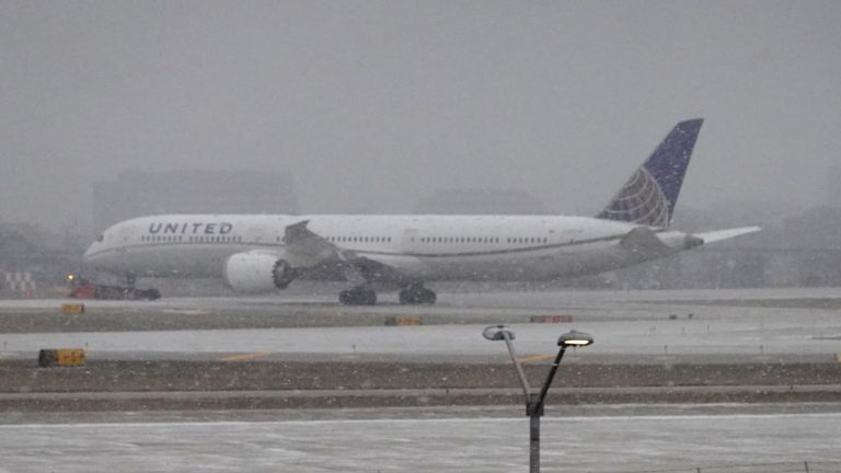 US Airports Winter Storm: Massive Disruptions Cancel 1800+ Flights