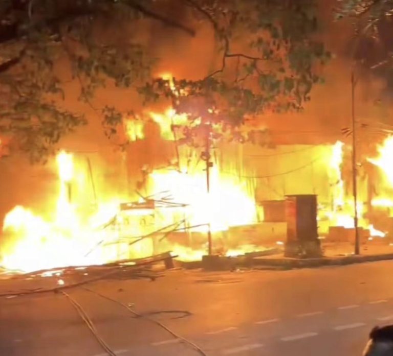 Fire Broke Out Near Anna Nagar 6th Street Creating Sudden Panic