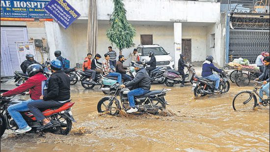 Yamuna Vihar Water Line: Devastating Burst Floods Area, Chokes Traffic