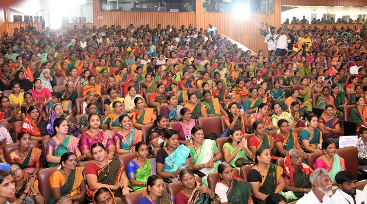 Dharwad Tops Karnataka in Implementation of Welfare Schemes: 1 GUARANTEE SUCCESS