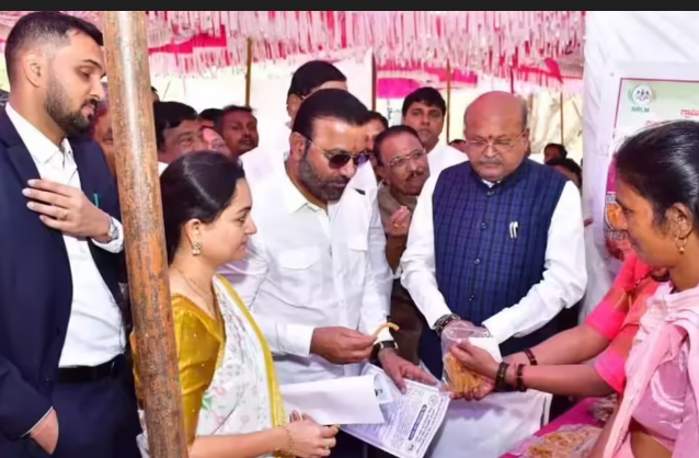 Dharwad Emerges as No. 1 District in Karnataka’s Welfare Guarantees, Renewing Public Hope