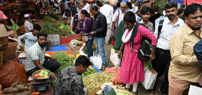 Bengaluru Markets Overflow with Crowds and Rising Prices Ahead of Sankranti: FESTIVE 7 BUZZ