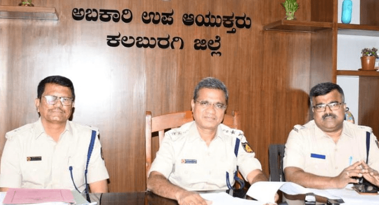 Excise Officials Caught Taking ₹25 Lakh Bribe in Karnataka: CORRUPTION EXPOSED