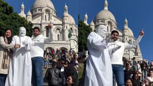 Indian tourists chant Jai Maharashtra in Paris sparks debate.