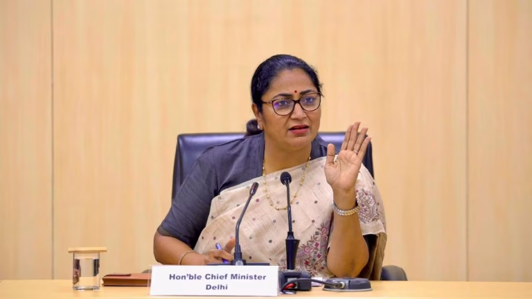 Yamuna Cleaning People’s Movement: CM Gupta Inspects Drive at ITO