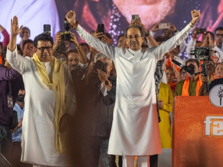 Maharashtra Civic Polls: Thackeray Brothers Allege Cash-for-Vote, Raise Marathi Pride Plank at Thane Rally Maharashtra Civic Polls: Thackeray Brothers Allege Cash-for-Vote, Raise Marathi Pride Plank at Thane Rally