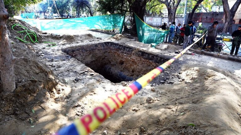 Man Dies Open Drain Rohini: Shocking Delhi Tragedy Strikes Again