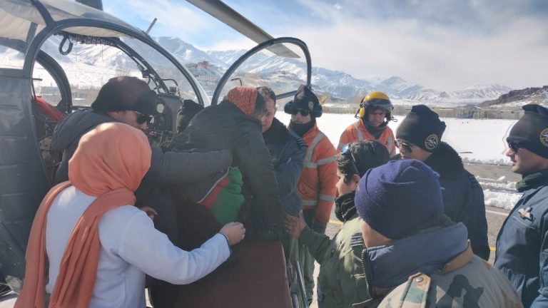 IAF Helicopter Rescue: Heroic Airlift Saves 85-Year-Old in Himachal Snowstorm IAF Helicopter Rescue: Heroic Airlift Saves 85-Year-Old in Himachal Snowstorm
